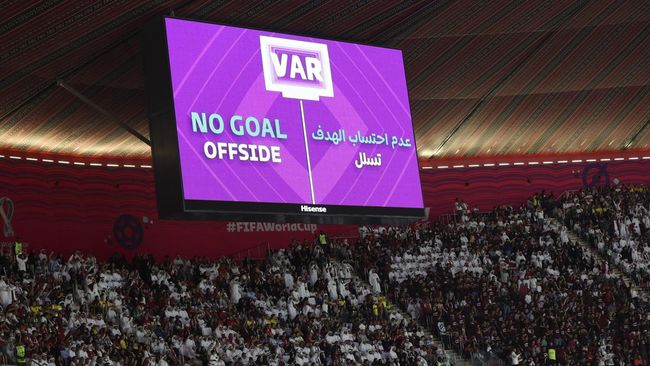 Wasit Malaysia mendapatkan sesi latihan Video Assistant Referee (VAR) di Arab Saudi sebelum teknologi itu dipakai di liga lokal pada Desember 2023