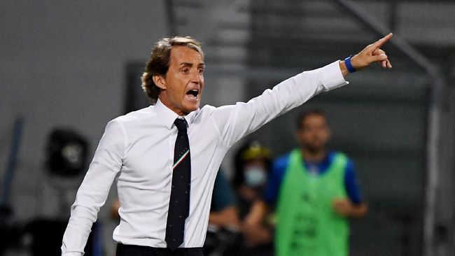 Roberto Mancini memutuskan mundur dari kursi pelatih timnas Italia dan kemudian disebutkan bakal melatih timnas Arab Saudi.