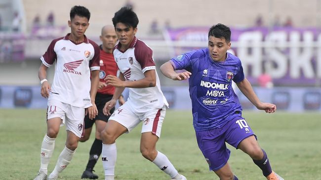 PSM Makassar berhasil mengalahkan Persita Tangerang dalam lanjutan Liga 1, Senin (7/8). Berikut klasemen Liga 1 usai laga Senin.