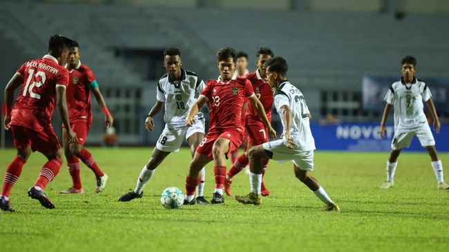 Pelatih timnas Thailand U-23 Issara Sritaro mewaspadai seluruh pemain Timnas Indonesia U-23 pada laga semifinal Piala AFF U-23 2023.