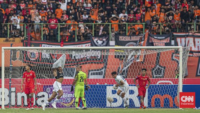 Ketua Umum The Jakmania, Diky Soemarno meminta maaf soal kericuhan yang terjadi pascalaga Persija Jakarta vs Persib Bandung dalam laga lanjutan Liga 1.