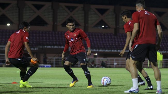 Pelatih Timnas Indonesia, Shin Tae Yong akan mengubah formasi saat meladeni Turkmenistan menyusul cedera yang dialami sejumlah pemain.