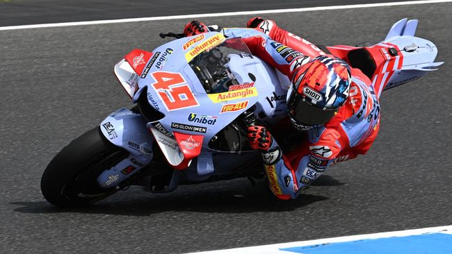 Pembalap asal Italia Fabio Di Giannantonio terang-terangan tidak senang dengan cara Gresini merekrut Marc Marquez untuk MotoGP 2024 mendatang.