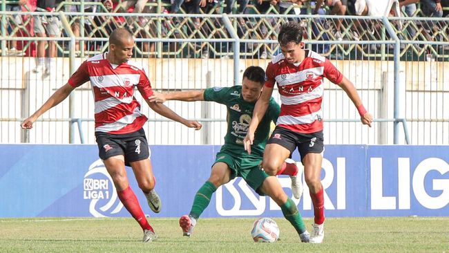 Madura United menang 2-0 atas PSM Makassar pada pertandingan pekan ke-15 Liga 1 2023/2024 di Stadion BJ Habibie, Minggu (8/10).