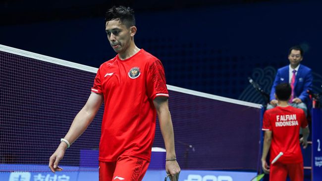 PBSI dan Tim Badminton Indonesia menghadirkan kejutan luar biasa di Asian Games. Sayangnya, kejutan luar biasa itu bukan sesuatu yang bisa dibanggakan.