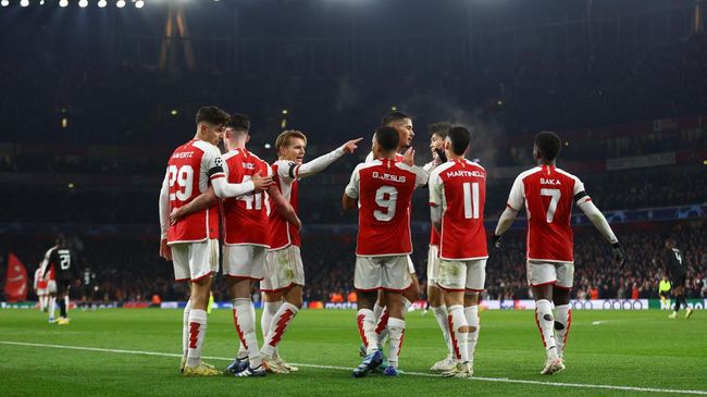 Arsenal mengamankan tiket ke babak 16 besar setelah menang telak 6-0 atas Lens pada matchday kelima grup B Liga Champions.