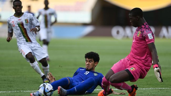 Wali Kota Solo Gibran Rakabuming Raka mengakui laga perdana Piala Dunia U-17 2023 antara Mali vs Uzbekistan di Stadion Manahan, Solo, sepi penonton.