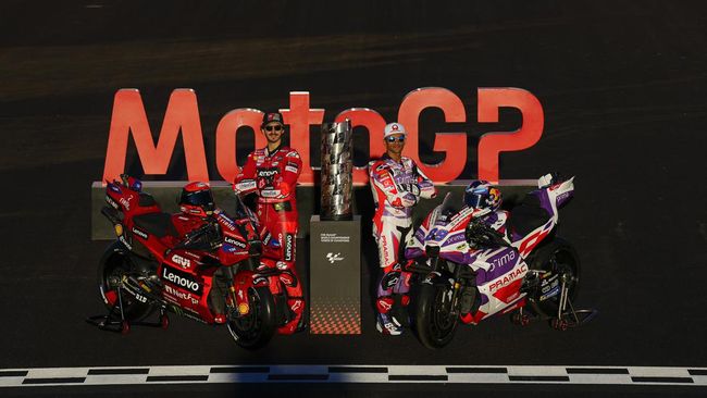 Francesco Bagnaia dan Jorge Martin berpeluang mengemas poin yang sama pada akhir balapan MotoGP Valencia 2023.