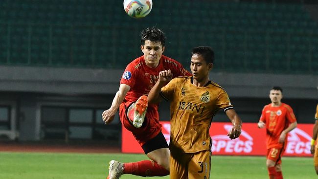 Klasemen Liga 1 mengalami perubahan setelah Borneo FC menang dan Persija Jakarta meraih hasil imbang pada pekan ke-20, Senin (27/11).