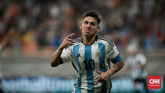 Bintang kemenangan Argentina atas Brasil di Piala Dunia U-17 2023 Claudio Echeverri mengaku sempat dikirim video oleh orang tuanya sebelum laga.