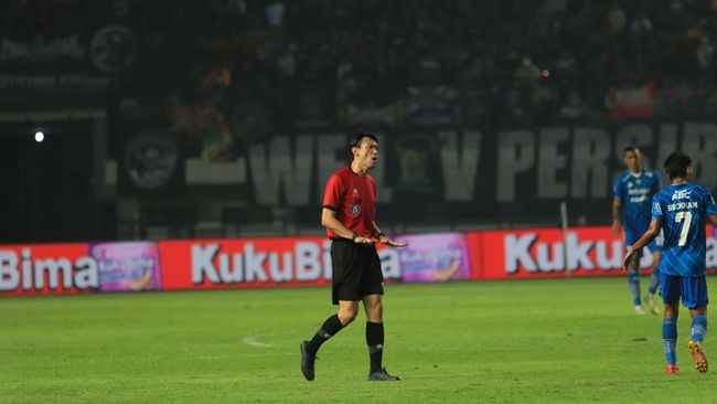 Ketua Umum PSSI Erick Thohir mengungkapkan kehadiran dua wasit asal Jepang di Liga 1 jadi upaya meningkatkan kualitas pertandingan.