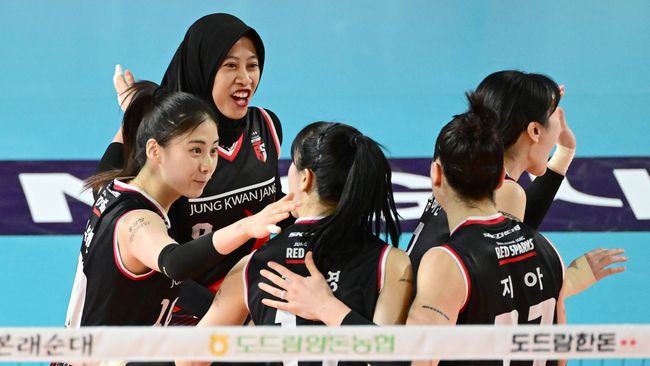 Pelatih Red Sparks Ko Hee Jin memiliki cara tersendiri untuk menyemangati Megawati Hangestri Pertiwi dan kawan-kawan