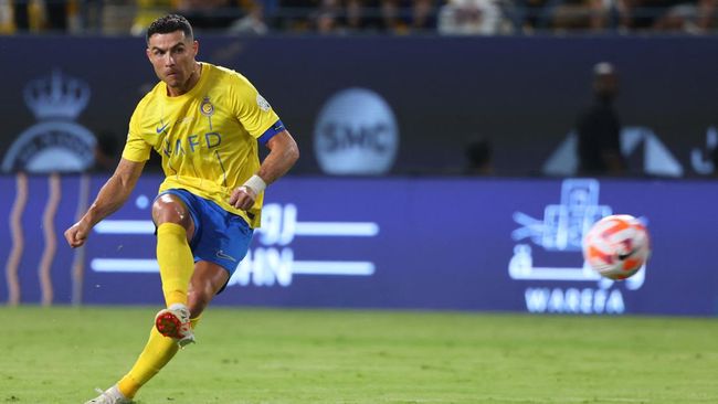 Cristiano Ronaldo resmi menjadi top skor 2023 dengan koleksi 54 gol setelah mencetak satu gol saat Al Nassr mengalahkan Al Taawoun.