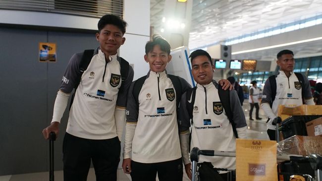 Timnas Indonesia U-20 telah tiba di Doha, Qatar usai bertolak dari Bandara Soekarno-Hatta, Tangerang, Jumat (22/12) pagi.