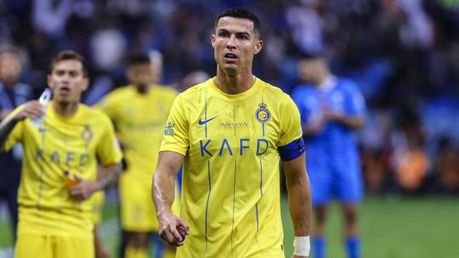 Persaingan top skor Liga Arab Saudi jelang pekan ke-16 menarik untuk disimak. Cristiano Ronaldo yang ada di posisi puncak dalam ancaman Aleksandar Mitrovic.