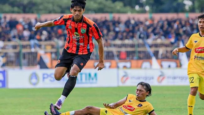 Wawan Widiantoro tercatat jadi pemain tertua di Liga Indonesia. Saat ini ia bermain untuk Inter Pemuda Kediri di Liga 3 Jawa Timur.