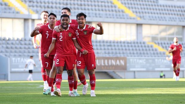 Para pemain merayakan gol Yakob Sayuri saat Timnas Indonesia vs Libya di Stadion Titanic Mardan, Antalya, Turki, Jumat (5/1).