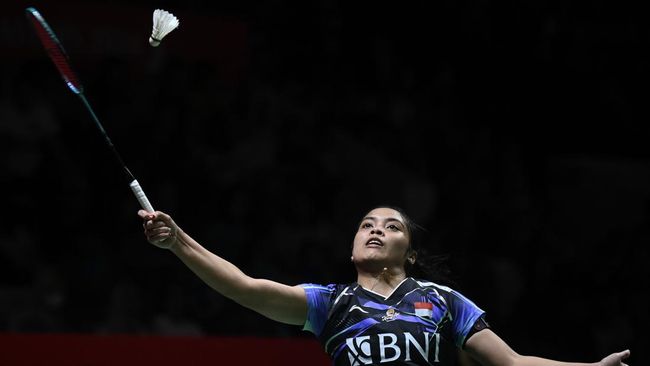 Gregoria Mariska kalah dalam duel lawan Nozomi Okuhara pada perempat final Indonesia Masters 2024 di Istora Gelora Bung Karno, Jumat (25/1).