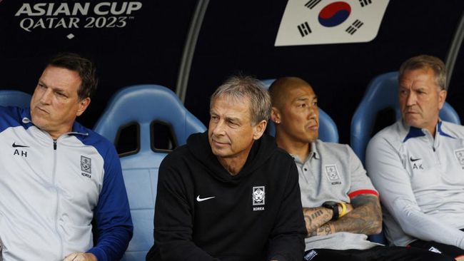 Pelatih timnas Korea Selatan Jurgen Klinsmann menjelaskan alasan dirinya tersenyum saat gawang anak asuhnya dibobol timnas Malaysia.