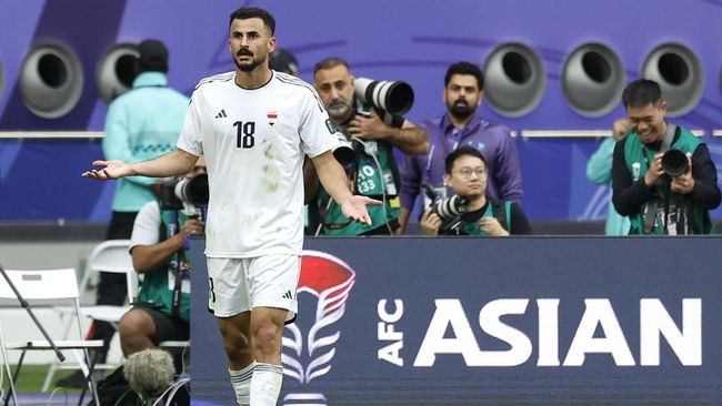 Kartu kuning kedua yang dikeluarkan wasit kepada pemain Irak Aymen Hussein pada babak 16 besar Piala Asia 2023 (2024) mengundang pertanyaan netizen.