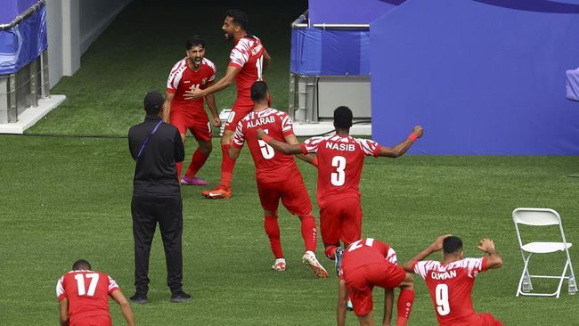 Piala Asia 2023 yang digelar di Qatar menyajikan banyak momen dramatis. Banyak kemenangan dramatis yang diwarnai gol-gol injury time.