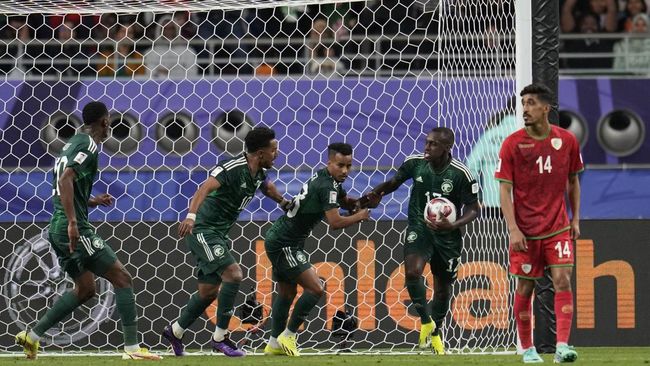 Rekan setim Ronaldo di Al Nassr bantu Arab Saudi menang dramatis atas Oman di Piala Asia 2023, Rabu (17/1) dini hari WIB.