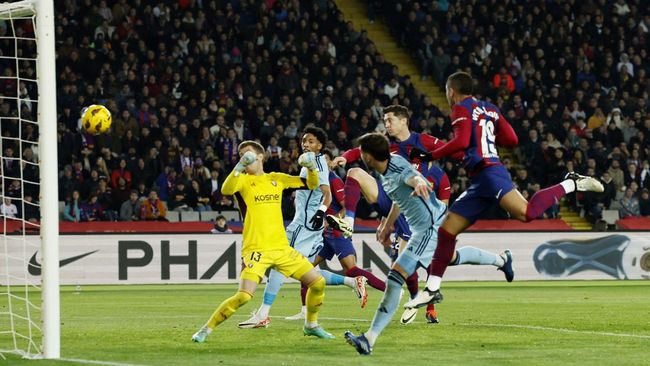 Barcelona mengamankan kemenangan pada laga kandang saat menjalani pertandingan ke-22 liga Spanyol melawan Osasuna di Stadion Olimpic Lluis Companys.